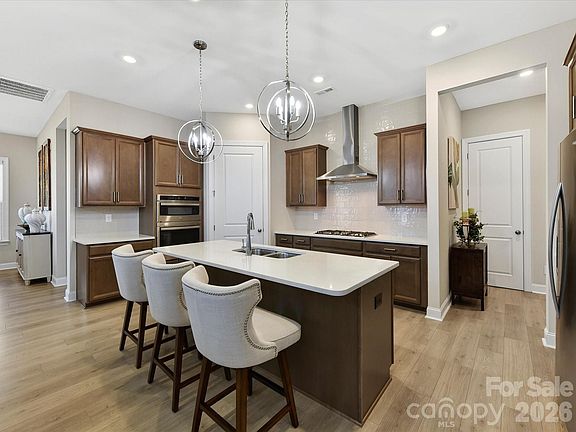 4th image of 119 Winterberry St