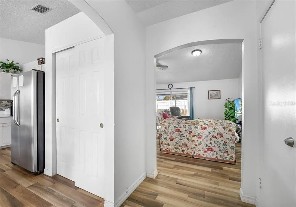 3 bed, 2.0 bath, 1535 sqft, $2,400 — Photo 2