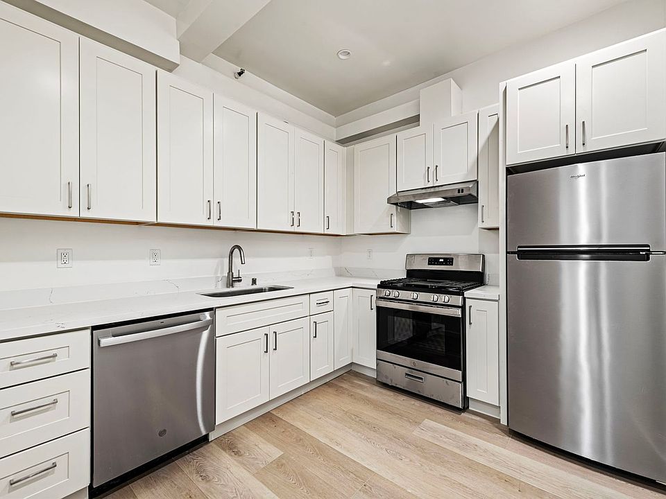 1st image of 901 Pine St
