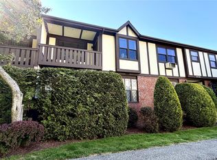 327 Sierra Vista Ln, Valley Cottage, NY 10989