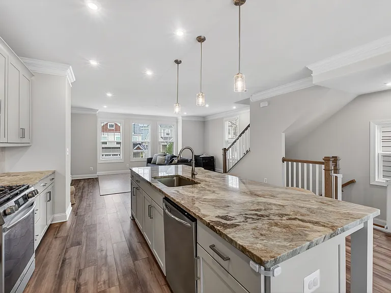 1262 Laconia Ln — Photo 8