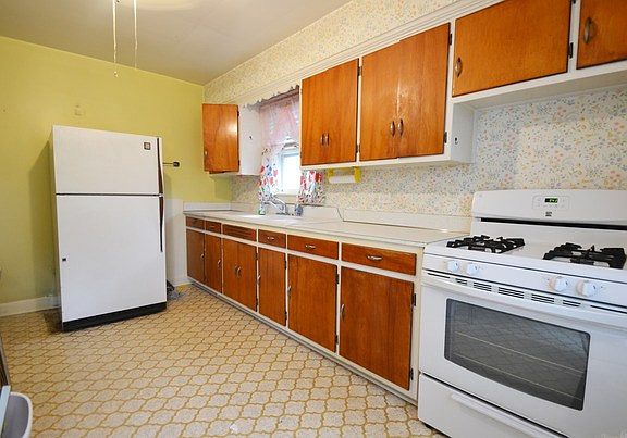 5th image of 9823 S Millard Ave