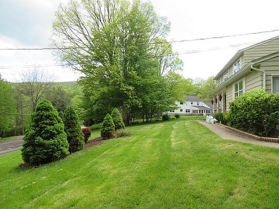3rd image of 1210 Hartwick Ln