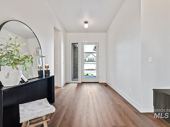 4th image of 2134 N Buhrstone Ave