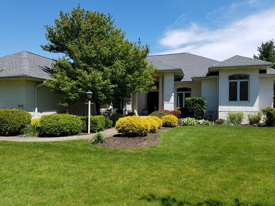 1st image of 204 S Pinehurst Ln