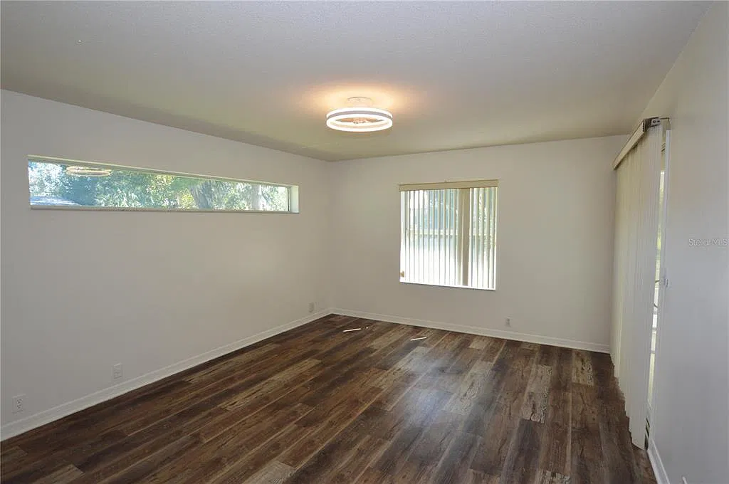 4 bed, 2.0 bath, 2077 sqft, $2,600 — Photo 2