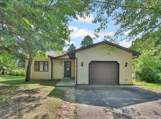 1410 Carriage Hills Dr S, Cambridge, MN 55008