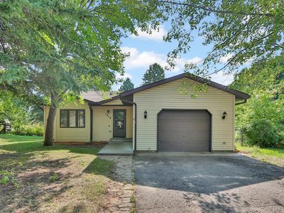 1410 Carriage Hills Dr S, Cambridge, MN, 55008