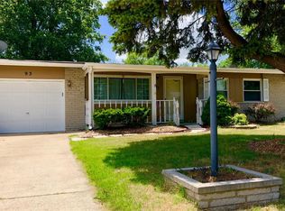 93 Huck Finn Dr, Saint Charles, MO 63303