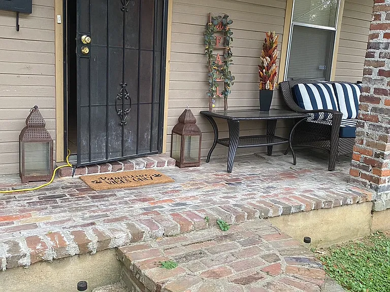 1901 Greenleaf Ave — Photo 5