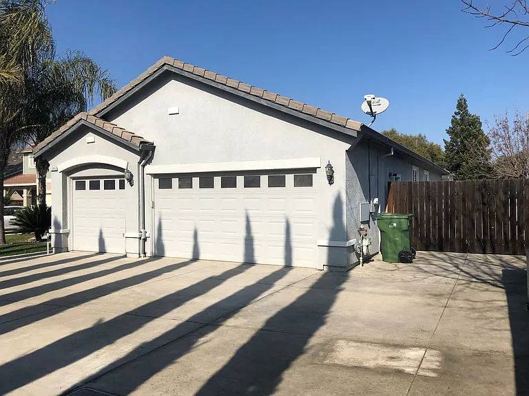 1385 Brookdale Ct — Photo 3