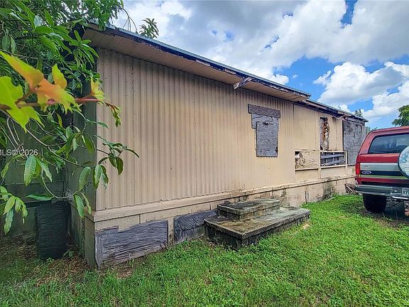 4th image of 721 SW 134th Ter