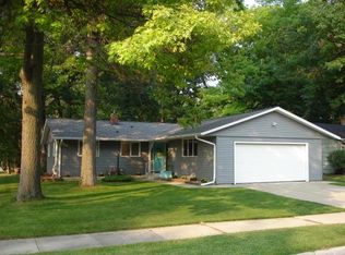1018 Kenwood Ct, Green Bay, WI 54304