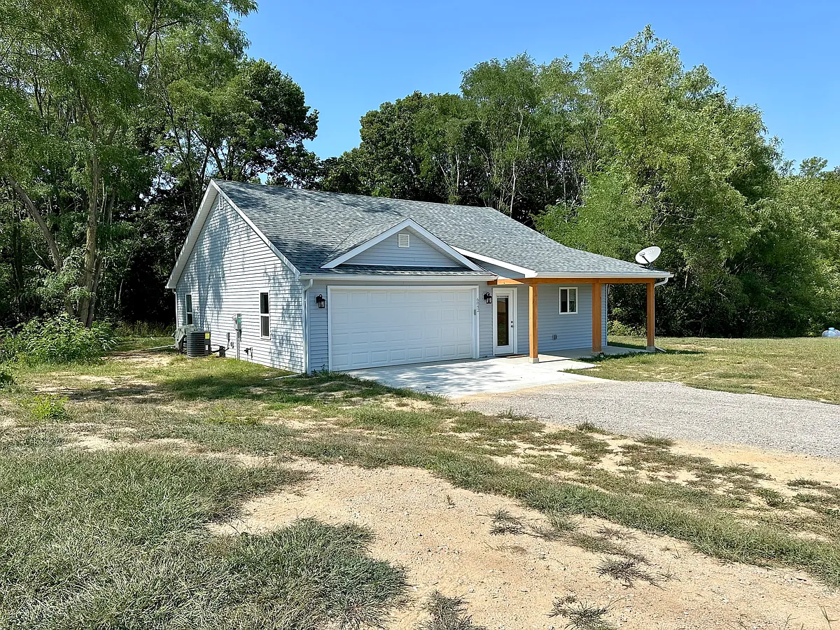 Building Photo - 6842 N Rogers Hwy
