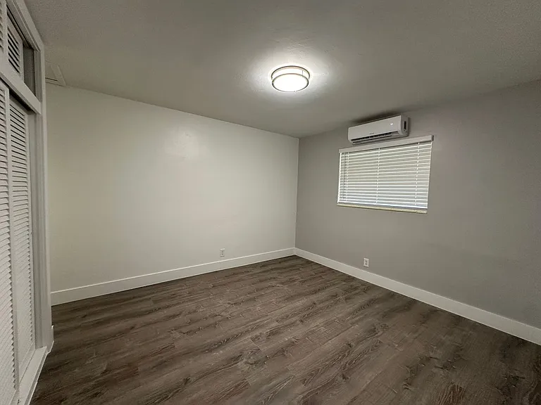 2221 Monroe St — Photo 12