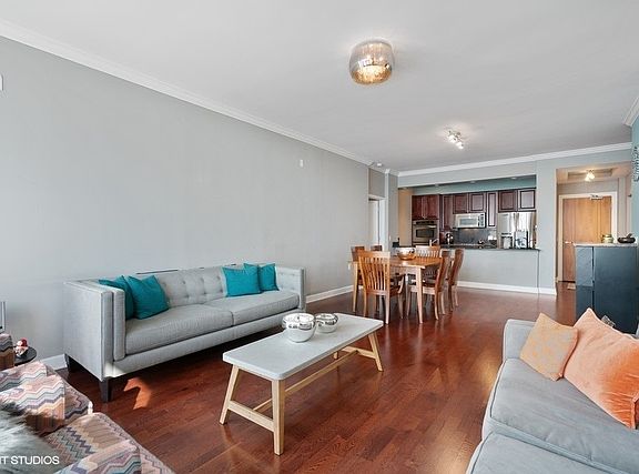 4th image of 1235 S Prairie Ave APT 2402