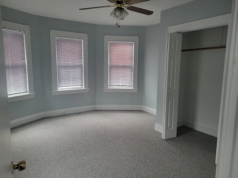 176 Thompson St — Photo 4