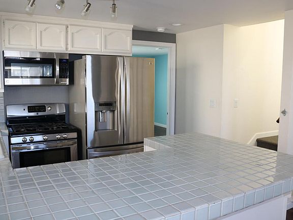 4th image of 344 Rossmore Dr