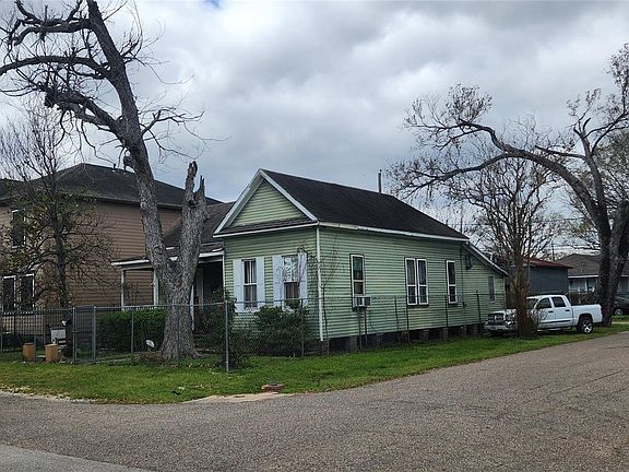 2nd image of 211 Tabor St