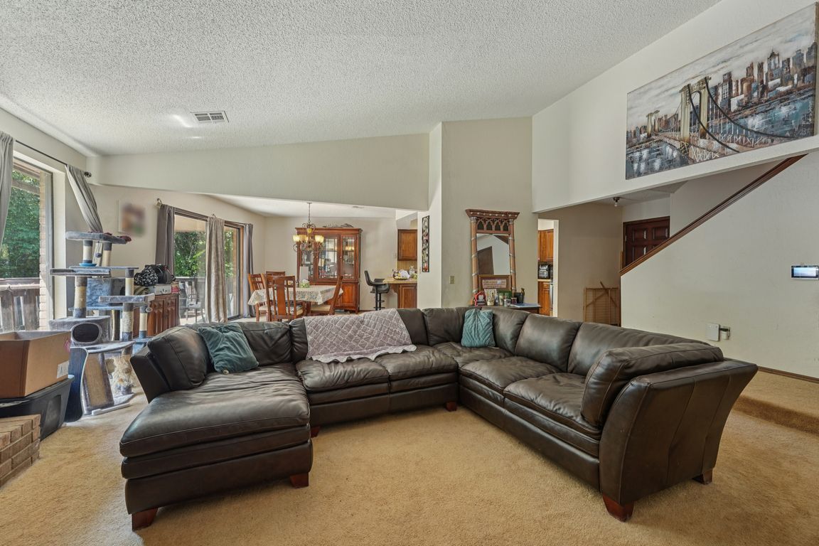 Lakewood Cir-S2407-006.jpg