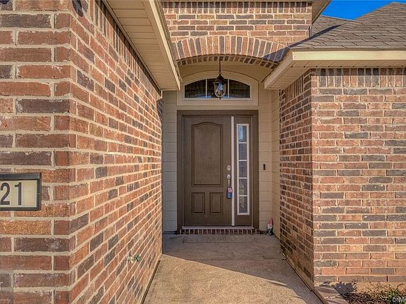 3rd image of 521 Linnhurst Dr
