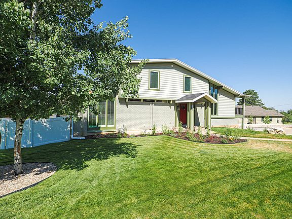 3rd image of 2524 Edgehill Dr
