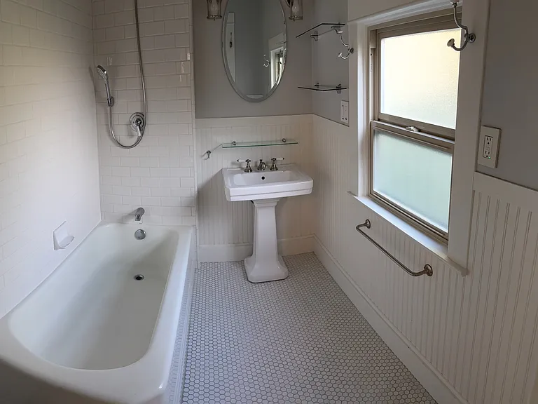 Bathroom 1 - Full bath with tub