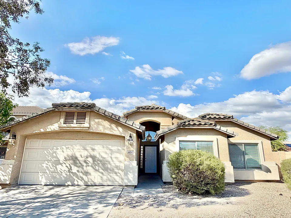 5654 W Loma Ln