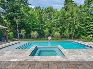 2118 Woodland Hall Dr, Delaware, OH 43015