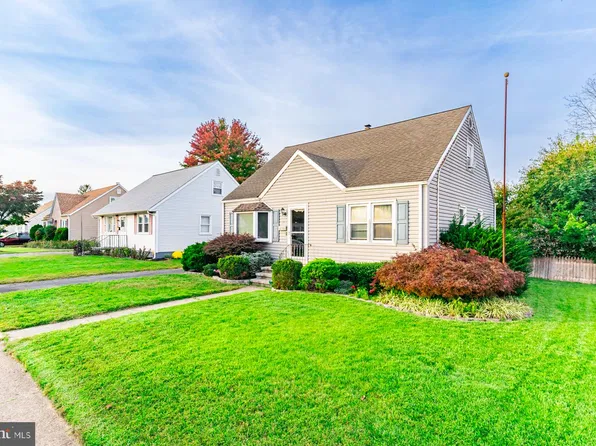16 Dodge Dr, Hamilton, NJ 08610
