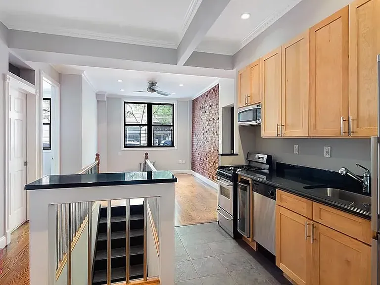 334 E 100th St #1A — Photo 1