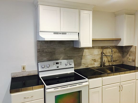 2nd image of 656 Manor Dr