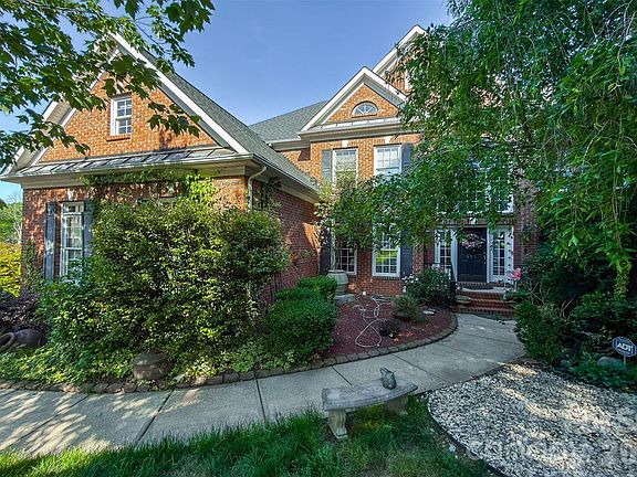 2nd image of 952 Hickory Stick Dr