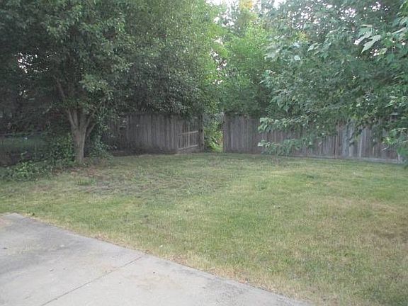 3rd image of 1328 Middlebury Dr