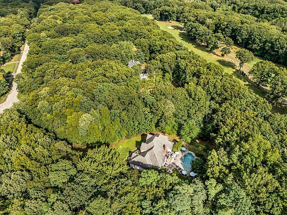 3rd image of 52 Goodnow Ln