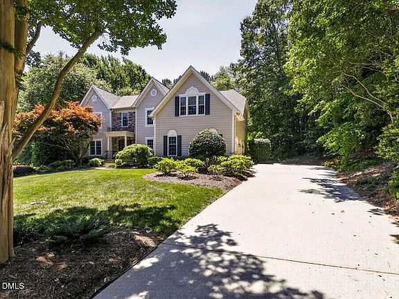 3rd image of 104 Beeston Ct
