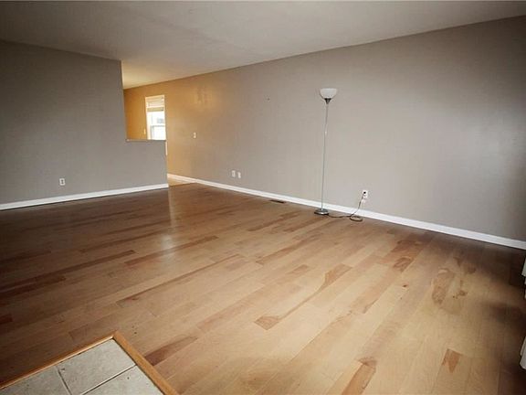 4th image of 164 Iroquois Ave