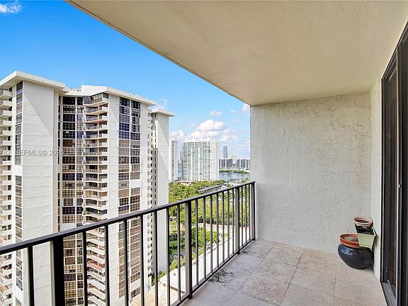 3rd image of 18151 NE 31st Ct Unit Penthouse 208-208