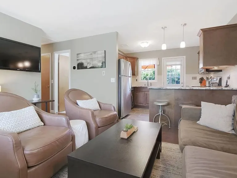 6 Hoyt Pl — Photo 3