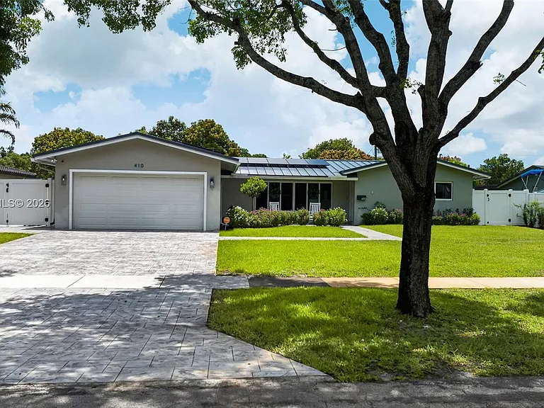 410 SW 55th Ave — Photo 3