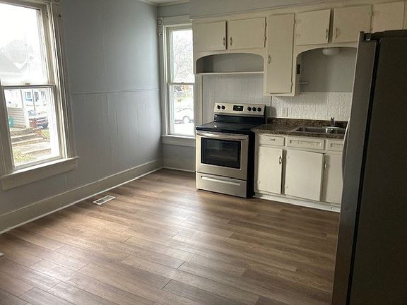 5th image of 125 W Blanche St