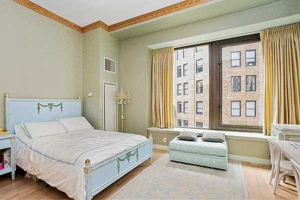 Sold by Douglas Elliman | media 21