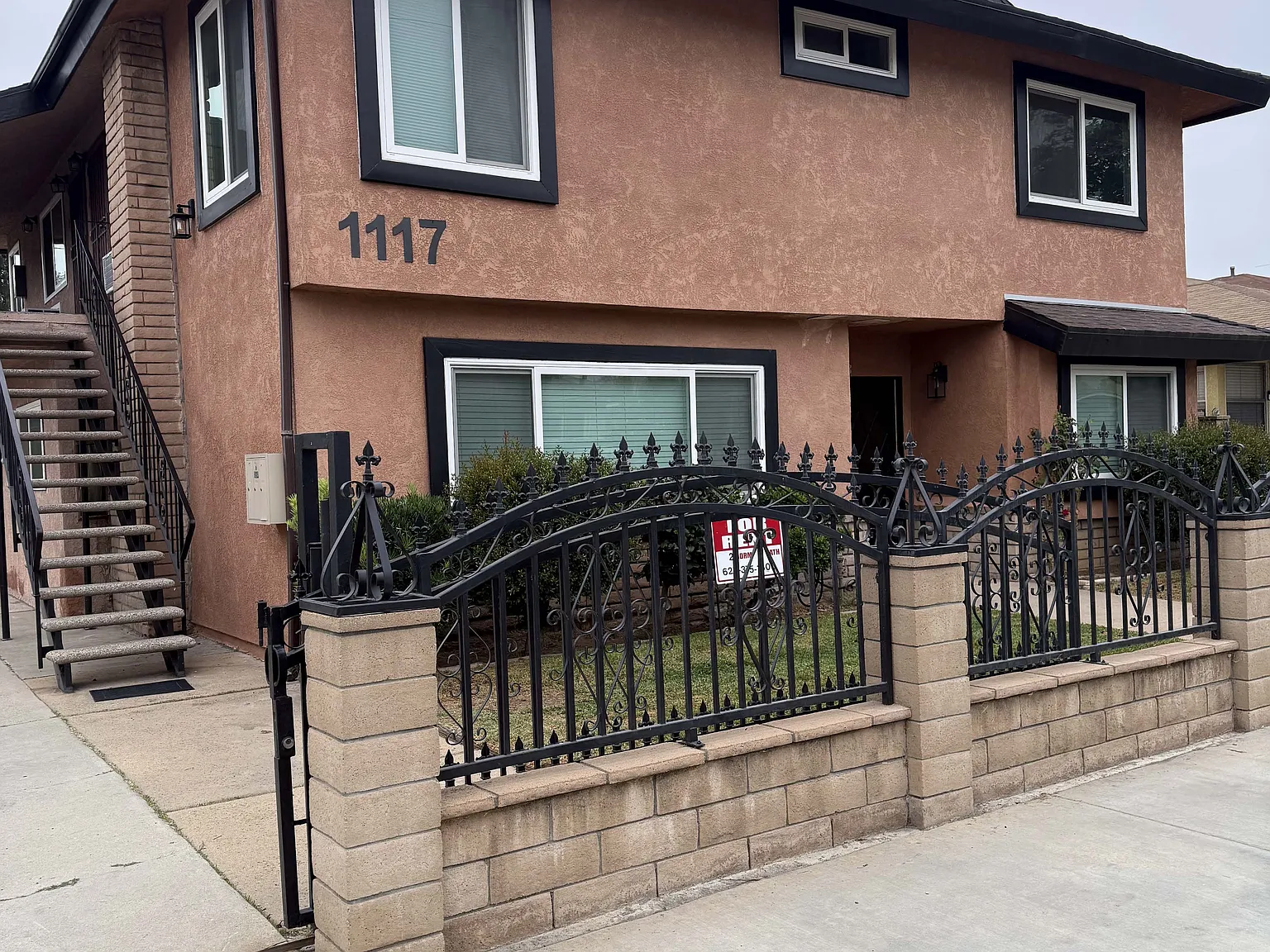 2 bed, 900 sqft, $2,400 — Photo 1