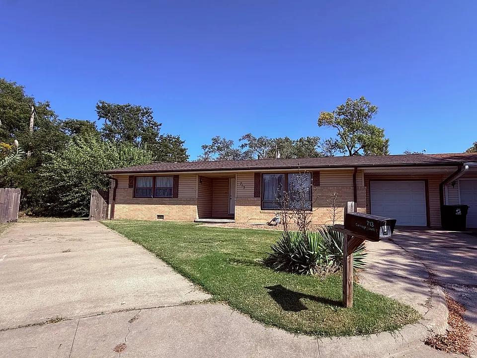713 Carriage Ct