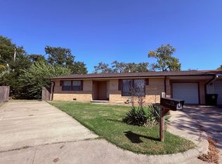 713 Carriage Ct, Salina, KS 67401