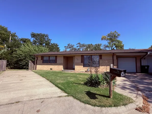 713 Carriage Ct, Salina, KS 67401