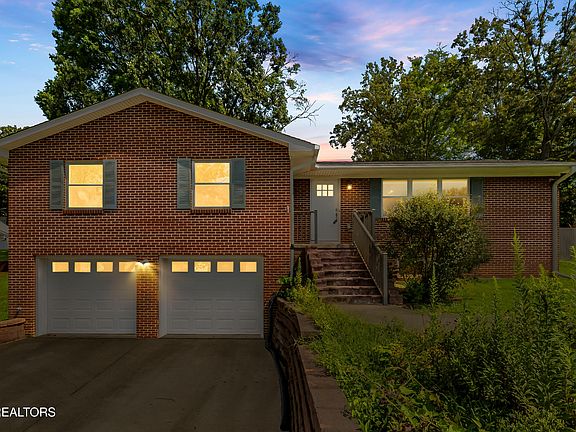 4th image of 947 N Linden Dr
