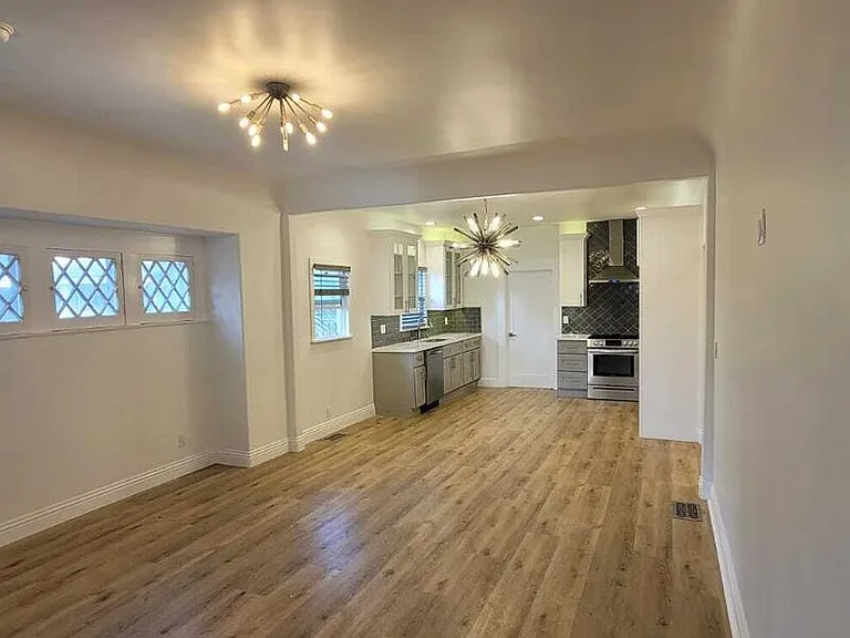 2926 Halldale Ave — Photo 8