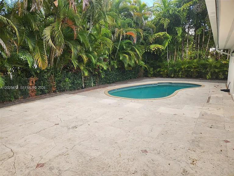 935 Alfonso Ave — Photo 9