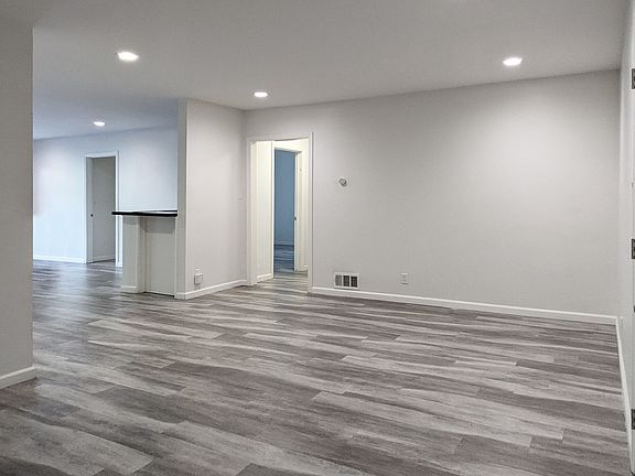 3rd image of 1050 S Shenandoah St #2